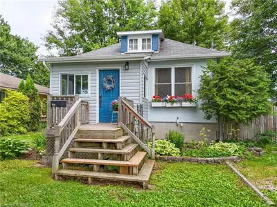 15 Clifford Avenue, North Bay, On P1a 1n9