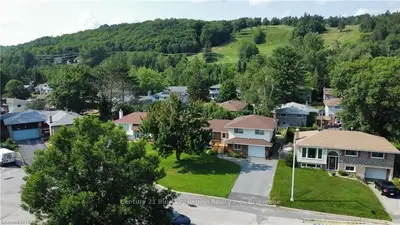 160 Overholt Place, North Bay, On P1b 7x8