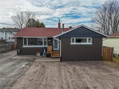 247 Oakwood Avenue, North Bay, On P1b 5j1