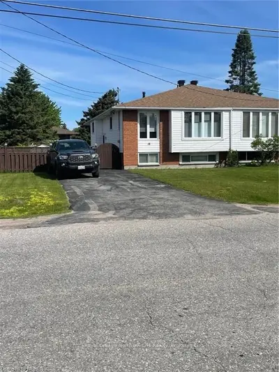 18 Manitou Street, North Bay, On P1a 1p4