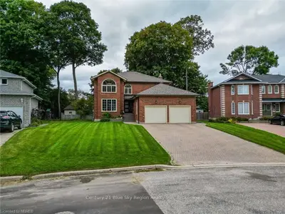 17 Robinhood Court, North Bay, On P1c 1l3