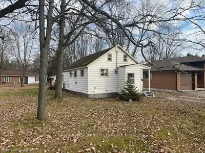 1192 PREMIER Road, North Bay, ON P1A 2J4