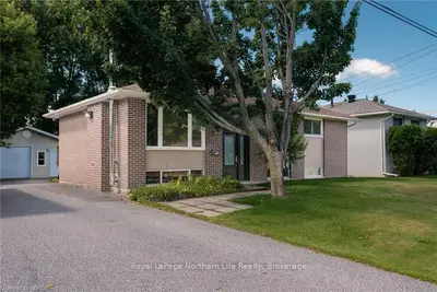 21 TWEEDSMUIR Drive, North Bay, ON P1A 2V3