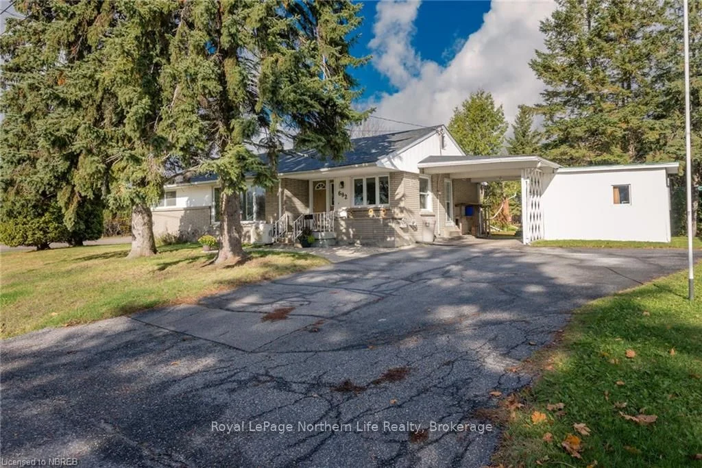 692 Lavery Street, North Bay, On P1b 5a8