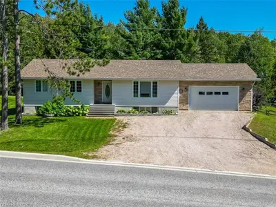 304 MAIN Street N, Powassan, ON P0H 1Z0