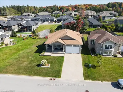 26 STONE MANOR Drive, North Bay, ON P1C 0A3