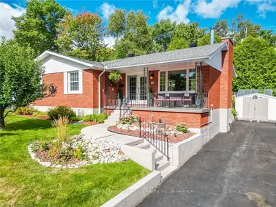 384 CAMELOT Drive, North Bay, ON P1A 3K7