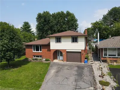 32 ROWE Avenue, North Bay, ON P1A 1W9