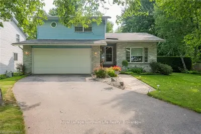 1010 PREMIER Road, North Bay, ON P1A 2H8