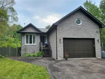 11 LEGION Drive, North Bay, ON P1B 8Z4