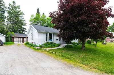 1067 FROST Street, North Bay, ON P1B 6C8