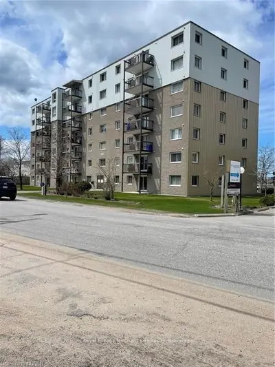 935 STOCKDALE Road 403, North Bay, ON P1B 9L7