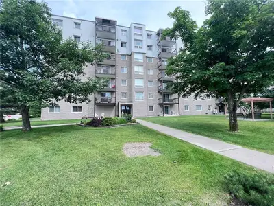 935 STOCKDALE Road 404, North Bay, ON P1B 9L7