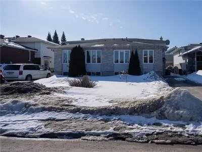 107 TURNER Drive, North Bay, ON P1A 4H5