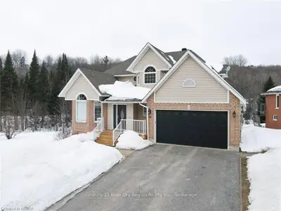 167 BAIN Drive, North Bay, ON P1C 1M4