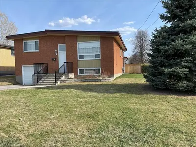 17 MARSHALL Avenue E, North Bay, ON P1A 1P9