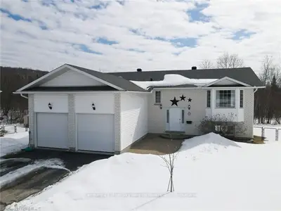9 Gagnon Court, North Bay, On P1b 9v3