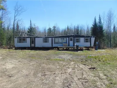 1302 PAPINEAU Road, Papineau-Cameron, ON P0H 1V0