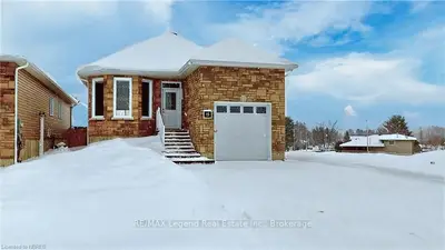 15 Frank Court, North Bay, ON P1B 0C4