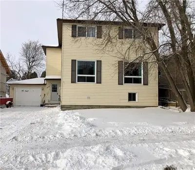 353 MCPHAIL Street, North Bay, ON P1B 5Y9