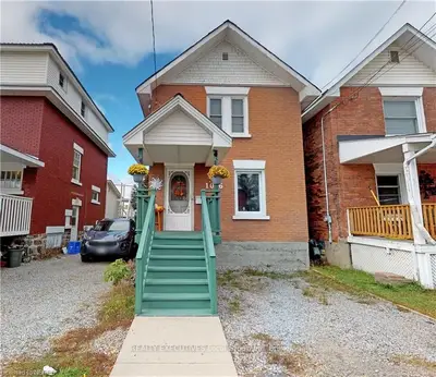 1016 FERGUSON Street, North Bay, ON P1B 1Y5