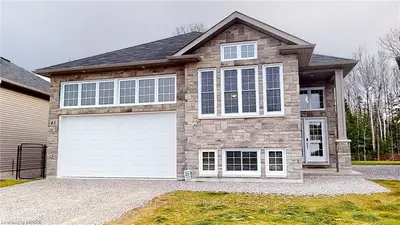 43 TRILLIUM Drive, North Bay, ON P1A 0G8