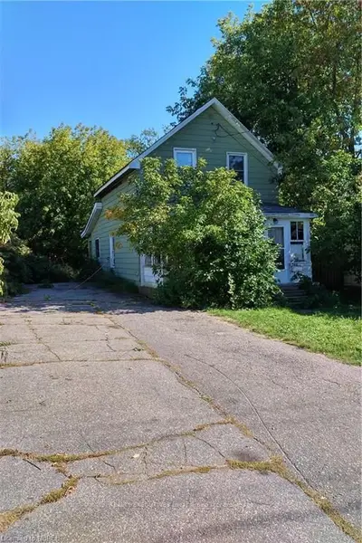 744 DOUGLAS Street, North Bay, ON P1B 5P2