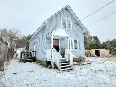24 QUEENS Avenue, Powassan, ON P0H 1Z0