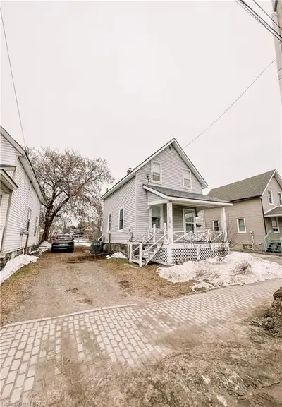 1114 CASSELLS Street, North Bay, ON P1B 4B2