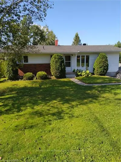 135 DANIEL Street, Powassan, ON P0H 1Z0