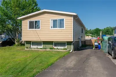 23 KARLA Drive, North Bay, ON P1A 3W8