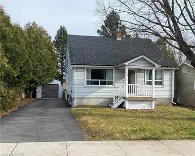 984 ANN Street, North Bay, ON P1B 5M4