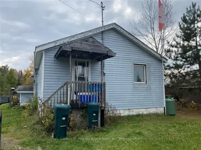 122 VAUGHAN Road, Papineau-Cameron, ON P0H 1V0