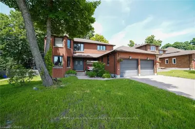 12 CANTERBURY Crescent, North Bay, ON P1C 1K7