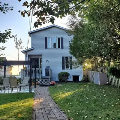 689 LAKESHORE Drive, North Bay, ON P1A 2G3