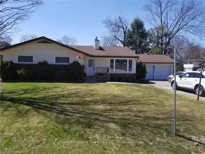 341 GREENHILL Avenue, North Bay, ON P1C 1J5