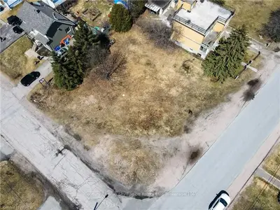 611 STOCKDALE Road, North Bay, ON P1B 6L2