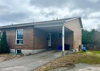 25 DOVER Court, North Bay, ON P1B 9G8
