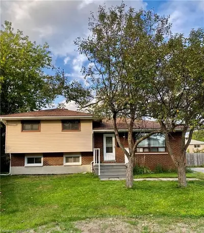 9 ABBOTT Court, North Bay, ON P1A 2R9