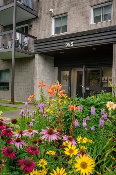 955 STOCKDALE Road 401, North Bay, ON P1B 9G3