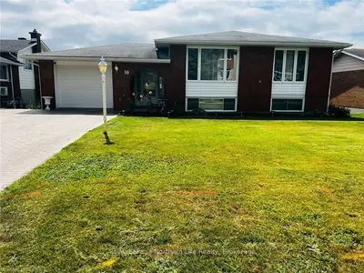 10 RIDDLE Court, North Bay, ON P1B 8S6