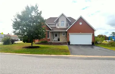 54 DELLANDREA Drive, North Bay, ON P1B 0B1