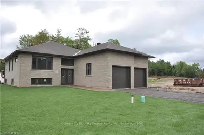 26 SUGARBUSH Street, North Bay, ON P1C 0A4
