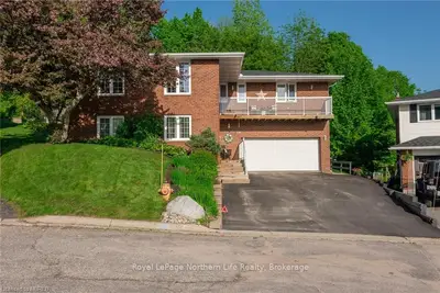 54 RIDDLE Court, North Bay, ON P1B 8S6