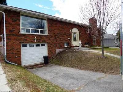 5 TWEEDSMUIR Avenue, North Bay, ON P1A 2V2