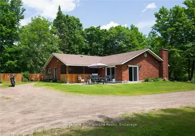 158 MEMORIAL PARK Drive, Powassan, ON P0H 1Z0