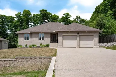 17 LAKEVIEW Drive, North Bay, ON P1C 1C7