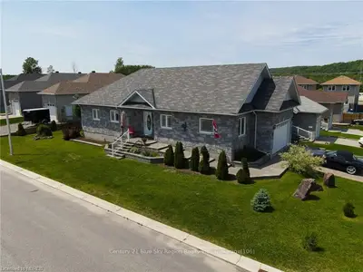 2450 CONNAUGHT Avenue, North Bay, ON P1B 9R5