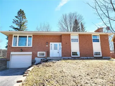 50 CARRIAGE Crescent, North Bay, ON P1C 1G6
