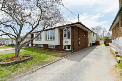 207 LAKE HEIGHTS Road, North Bay, ON P1A 2Z4